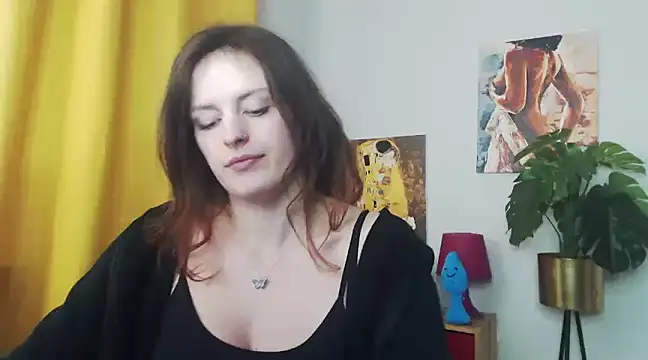 Snapshot of juicyNadine chatting on 01.22.25 juicyNadine online show from 01.22.25