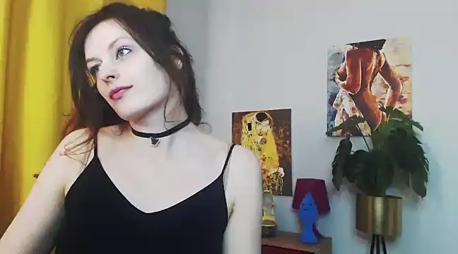 Snapshot of juicyNadine chatting on 02.05.25 juicyNadine online show from 02.05.25