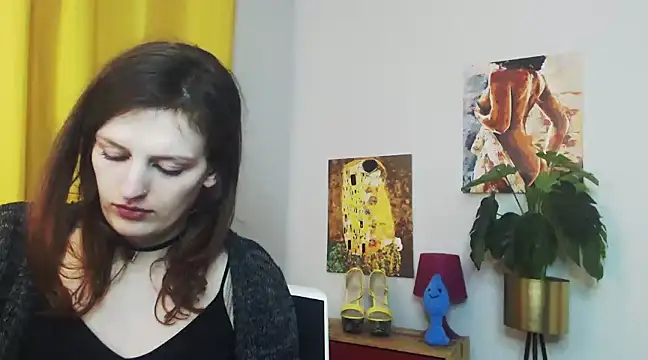 Snapshot of juicyNadine chatting on 02.05.25 juicyNadine online show from 02.05.25