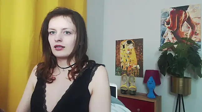 Snapshot of juicyNadine chatting on 02.07.25 juicyNadine online show from 02.07.25