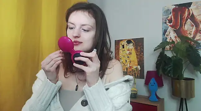 Snapshot of juicyNadine chatting on 02.12.25 juicyNadine online show from 02.12.25