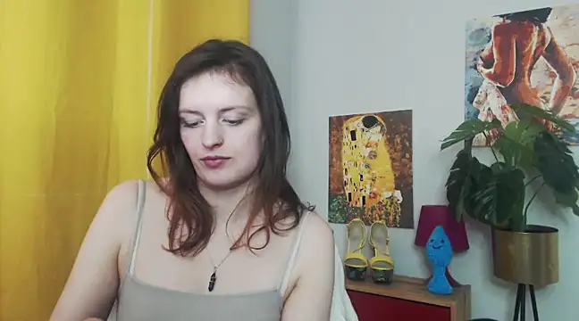 Snapshot of juicyNadine chatting on 02.12.25 juicyNadine online show from 02.12.25