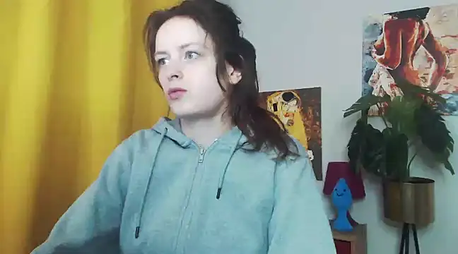 Snapshot of juicyNadine chatting on 02.13.25 juicyNadine online show from 02.13.25