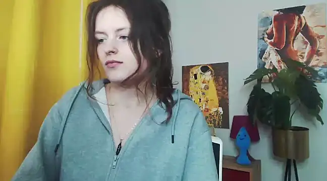 Snapshot of juicyNadine chatting on 02.13.25 juicyNadine online show from 02.13.25