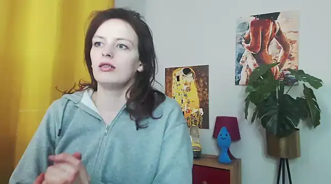 Snapshot of juicyNadine chatting on 02.22.25 juicyNadine online show from 02.22.25