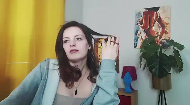 Snapshot of juicyNadine chatting on 02.22.25 juicyNadine online show from 02.22.25