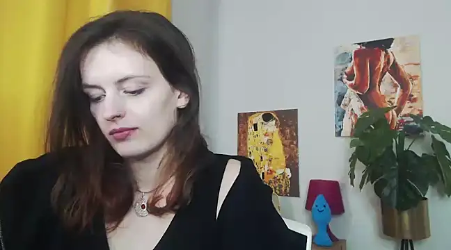 Snapshot of juicyNadine chatting on 02.25.25 juicyNadine online show from 02.25.25