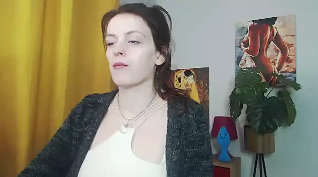 Snapshot of juicyNadine chatting on 02.28.25 juicyNadine online show from 02.28.25