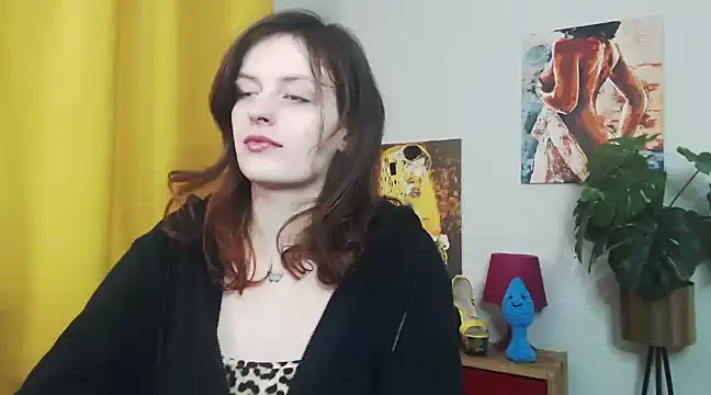 Snapshot of juicyNadine chatting on 03.05.25 juicyNadine online show from 03.05.25