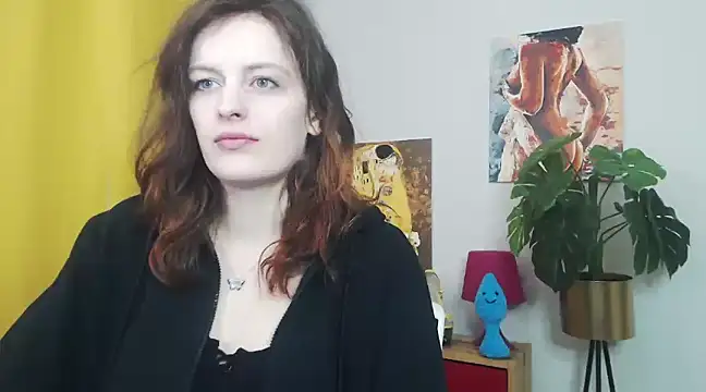 Snapshot of juicyNadine chatting on 03.10.25 juicyNadine online show from 03.10.25