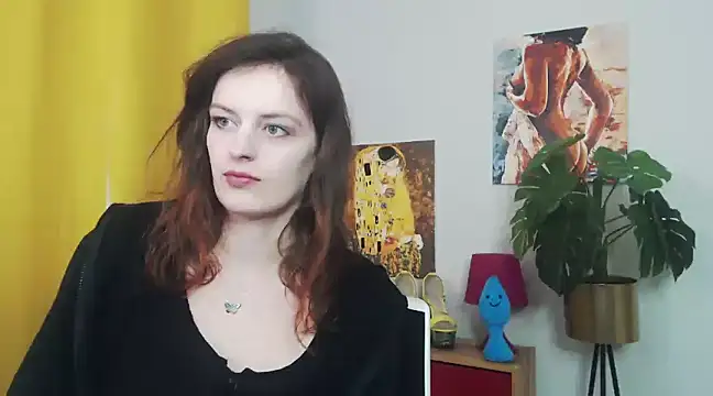 Snapshot of juicyNadine chatting on 03.10.25 juicyNadine online show from 03.10.25