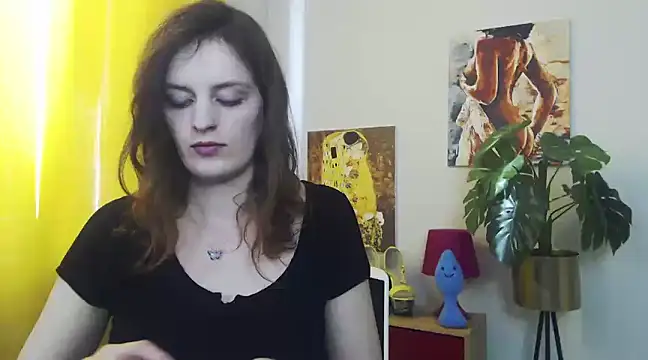 Snapshot of juicyNadine chatting on 03.10.25 juicyNadine online show from 03.10.25