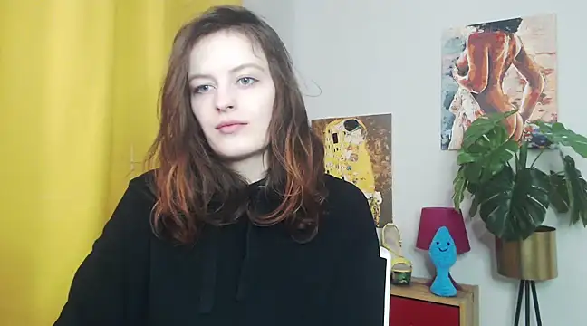 Snapshot of juicyNadine chatting on 03.18.25 juicyNadine online show from 03.18.25