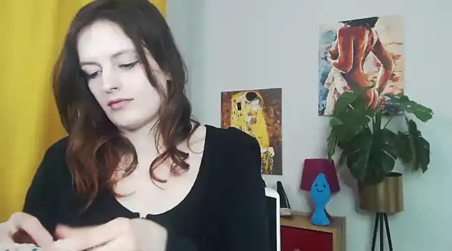 Snapshot of juicyNadine chatting on 03.19.25 juicyNadine online show from 03.19.25