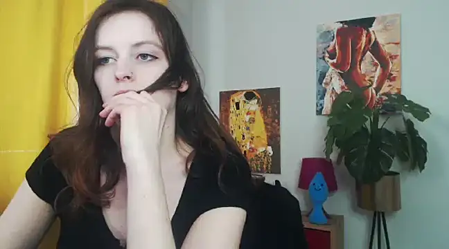 Snapshot of juicyNadine chatting on 03.19.25 juicyNadine online show from 03.19.25