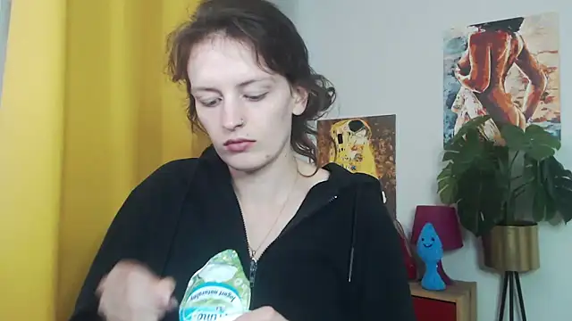 Snapshot of juicyNadine chatting on 09.16.25 juicyNadine online show from 09.16.25