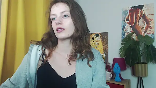 Snapshot of juicyNadine chatting on 09.22.25 juicyNadine online show from 09.22.25