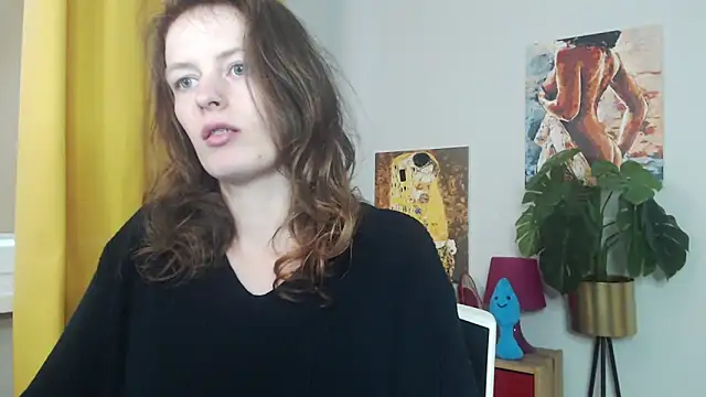 Snapshot of juicyNadine chatting on 09.23.25 juicyNadine online show from 09.23.25