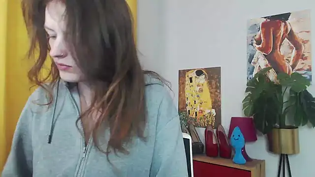 Snapshot of juicyNadine chatting on 09.24.25 juicyNadine online show from 09.24.25