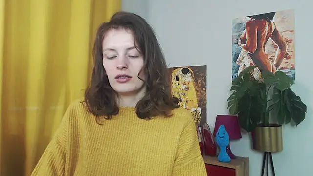 Snapshot of juicyNadine chatting on 09.28.25 juicyNadine online show from 09.28.25