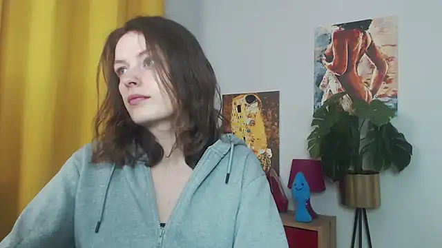 Snapshot of juicyNadine chatting on 10.08.25 juicyNadine online show from 10.08.25