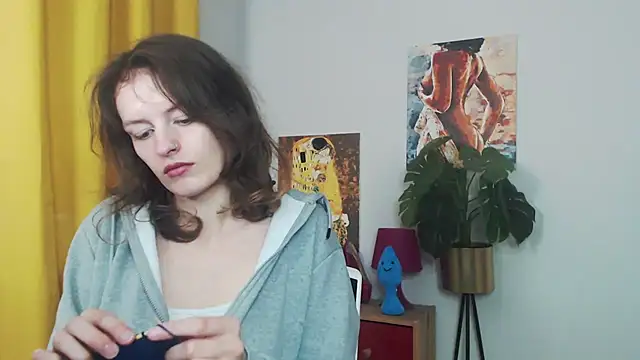 Snapshot of juicyNadine chatting on 10.12.25 juicyNadine online show from 10.12.25