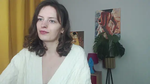 Snapshot of juicyNadine chatting on 10.13.25 juicyNadine online show from 10.13.25