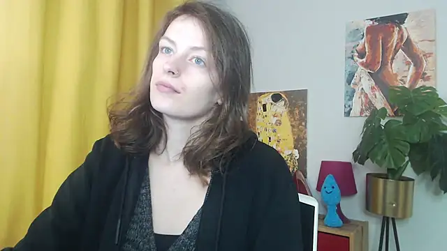 Snapshot of juicyNadine chatting on 11.04.25 juicyNadine online show from 11.04.25