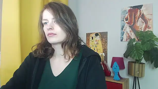 Snapshot of juicyNadine chatting on 11.05.25 juicyNadine online show from 11.05.25