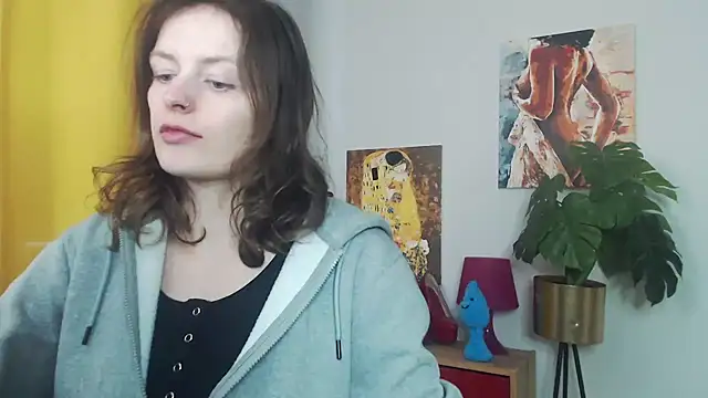 Snapshot of juicyNadine chatting on 11.16.25 juicyNadine online show from 11.16.25