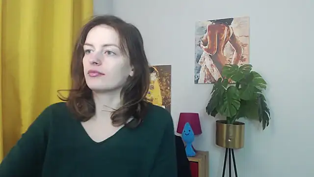 Snapshot of juicyNadine chatting on 11.26.25 juicyNadine online show from 11.26.25