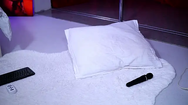 Snapshot of NatyDesiree chatting on 11.19.25 NatyDesiree online show from 11.19.25