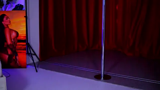 Snapshot of NatyDesiree chatting on 11.26.25 NatyDesiree online show from 11.26.25