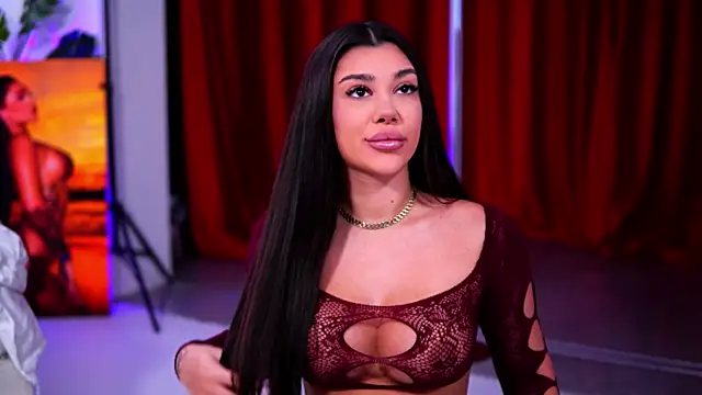 Snapshot of NatyDesiree chatting on 12.02.25 NatyDesiree online show from 12.02.25