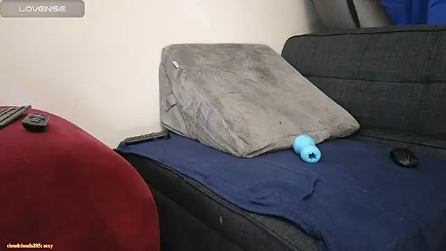 pantslesstraveler plt online show from 03.13.25