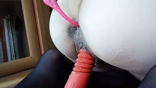 Snapshot of lizzy_kissy666 chatting on 02.17.25 lizzy kissy666 online show from 02.17.25