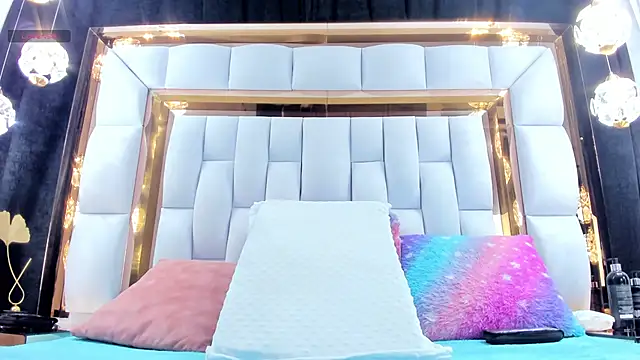 RileySweett online show from 09.18.25