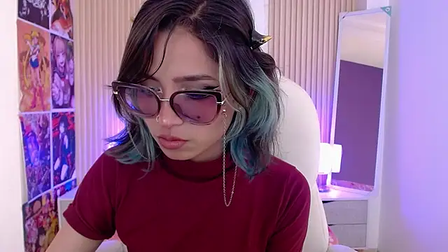 Snapshot of avery_fox chatting on 12.03.24 avery fox online show from 12.03.24