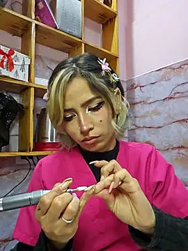 Snapshot of avery_fox chatting on 03.04.25 avery fox online show from 03.04.25