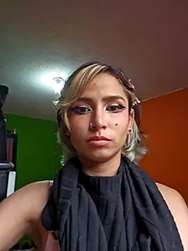 Snapshot of avery_fox chatting on 03.04.25 avery fox online show from 03.04.25