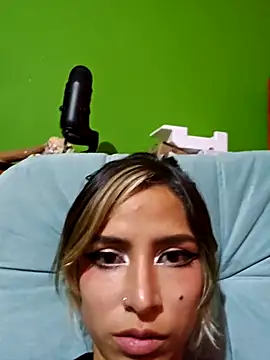 Snapshot of avery_fox chatting on 03.09.25 avery fox online show from 03.09.25