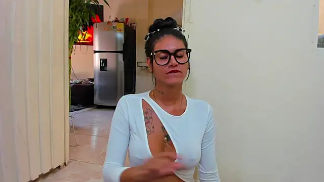 Snapshot of Samantha__latinaXXX chatting on 03.13.26 Samantha latinaXXX online show from 03.13.26