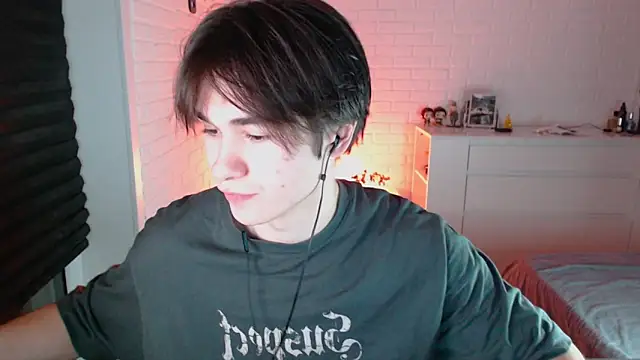 Snapshot of MarkusDean chatting on 10.26.25 MarkusDean online show from 10.26.25