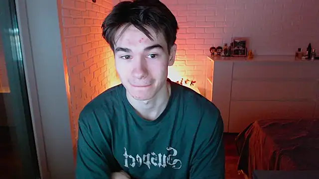 Snapshot of MarkusDean chatting on 11.13.25 MarkusDean online show from 11.13.25