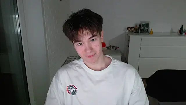 Snapshot of MarkusDean chatting on 11.19.25 MarkusDean online show from 11.19.25