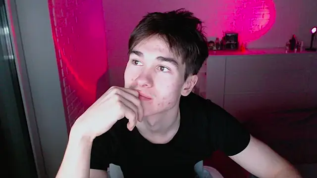 Snapshot of MarkusDean chatting on 11.21.25 MarkusDean online show from 11.21.25