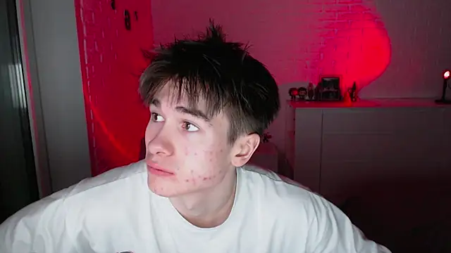 Snapshot of MarkusDean chatting on 11.22.25 MarkusDean online show from 11.22.25