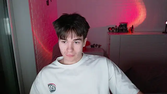 Snapshot of MarkusDean chatting on 11.23.25 MarkusDean online show from 11.23.25