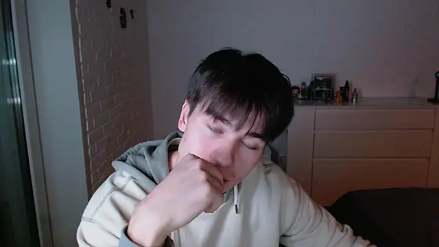 Snapshot of MarkusDean chatting on 11.28.25 MarkusDean online show from 11.28.25