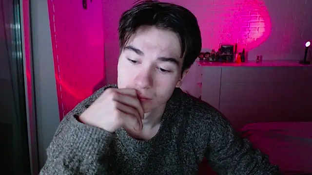 Snapshot of MarkusDean chatting on 12.04.25 MarkusDean online show from 12.04.25